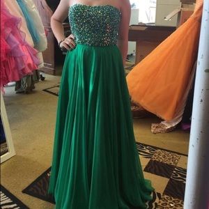 Emerald Green Jovani prom dress